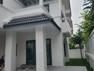 Casa en venta de 4 habitaciones en Si Racha, Chonburi