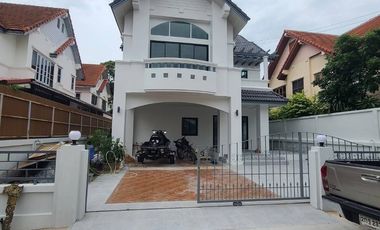 À vendre 4 chambres maison à Si Racha, Chonburi