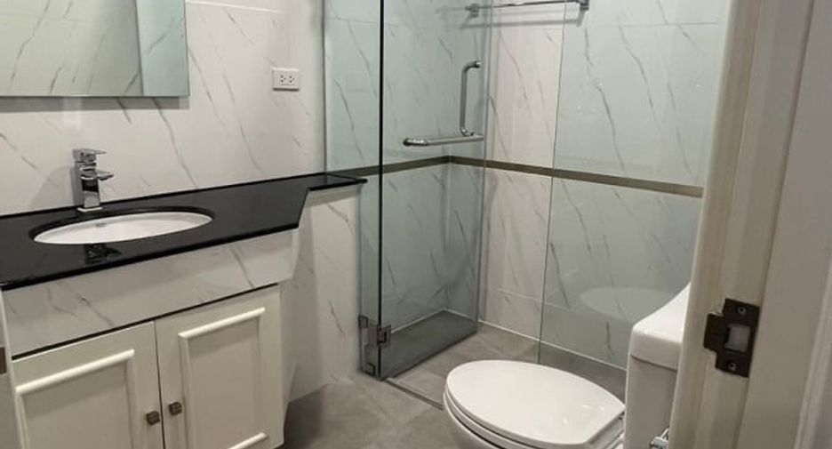 Wohnung zur Miete mit 2 Zimmer in Khlong Toei, Bangkok