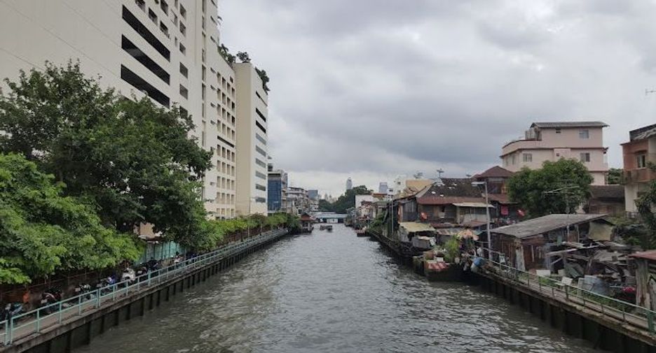 For rent 3 bedrooms retail Space in Pom Prap Sattru Phai, Bangkok