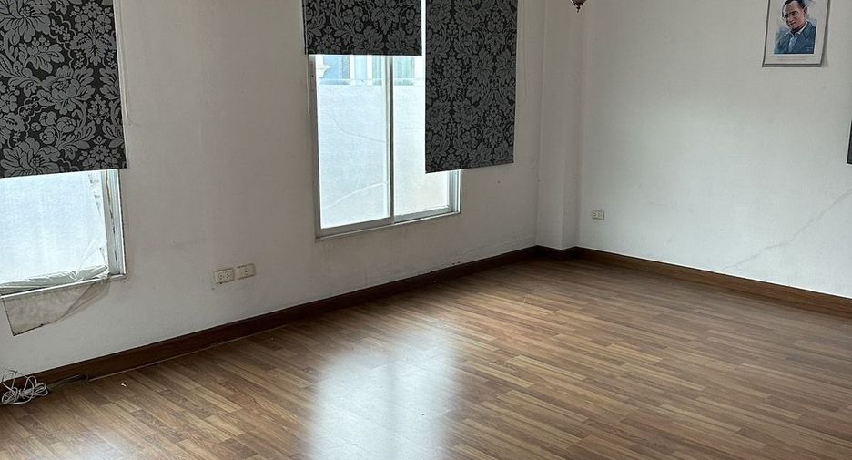 Reihenhaus zur Miete mit 3 Zimmer in Phaya Thai, Bangkok