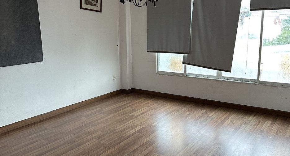 Reihenhaus zur Miete mit 3 Zimmer in Phaya Thai, Bangkok