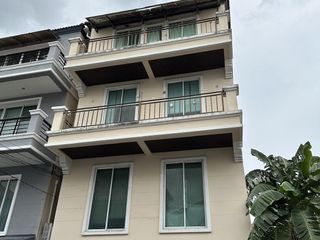 Reihenhaus zur Miete mit 3 Zimmer in Phaya Thai, Bangkok