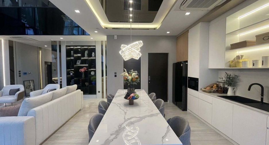 For rent 4 bedrooms house in Saphan Sung, Bangkok