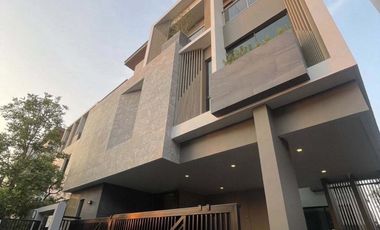 For rent 4 bedrooms house in Saphan Sung, Bangkok
