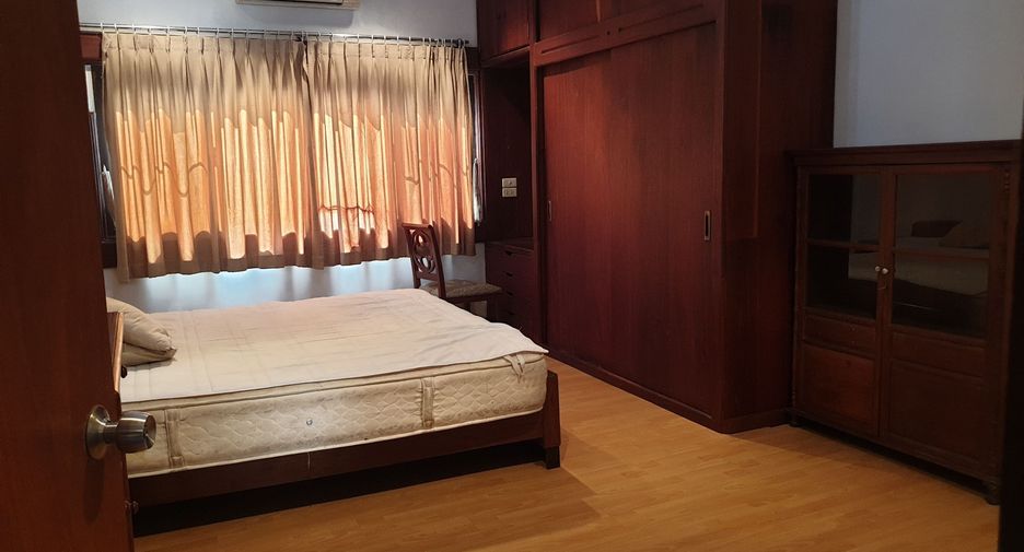 ให้เช่า 4 ห้องนอน คอนโด ใน คลองเตย, กรุงเทพฯ