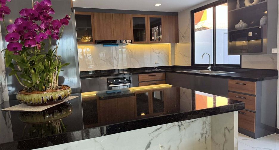 For sale 6 bedrooms villa in Bang Lamung, Chonburi