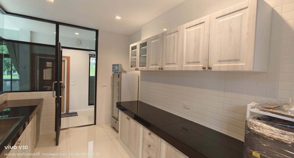 For sale 4 bedrooms house in Sai Mai, Bangkok