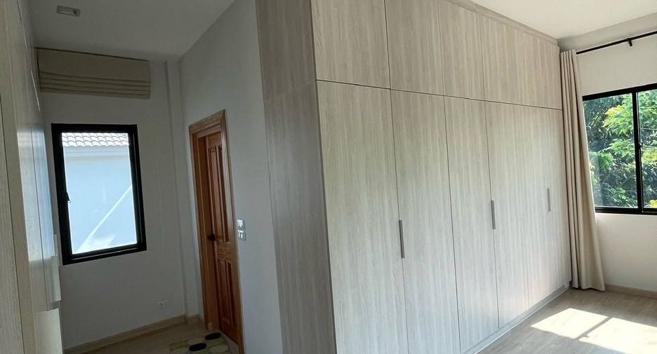 For sale 4 bedrooms house in Sai Mai, Bangkok