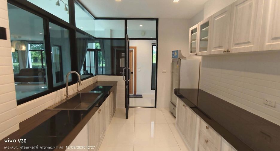 For sale 4 bedrooms house in Sai Mai, Bangkok