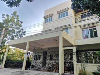 出售 5 卧室 独立屋 在 Saphan Sung, 曼谷