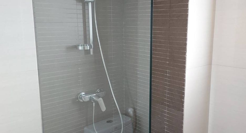 For rent 3 bedrooms condo in Bang Lamung, Chonburi
