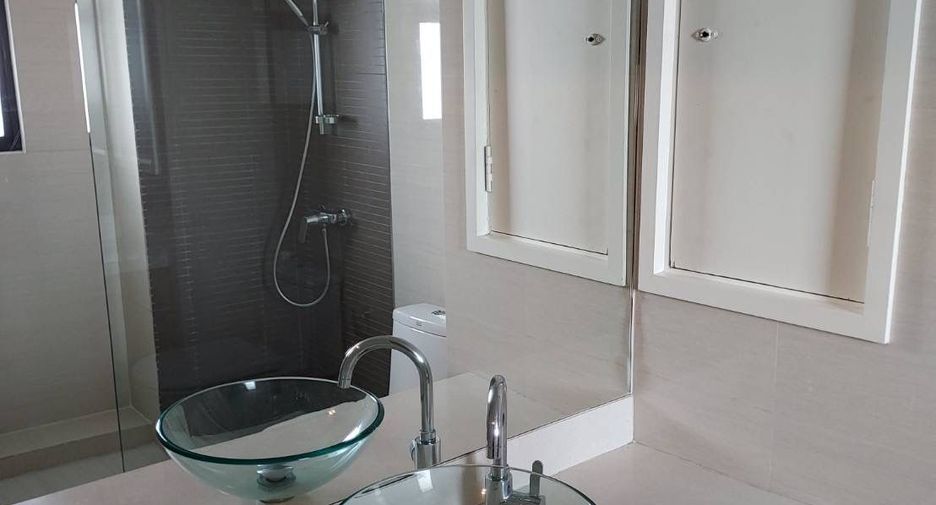 For rent 3 bedrooms condo in Bang Lamung, Chonburi