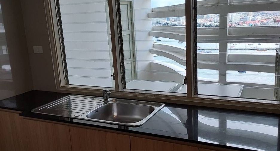 For rent 3 bedrooms condo in Bang Lamung, Chonburi