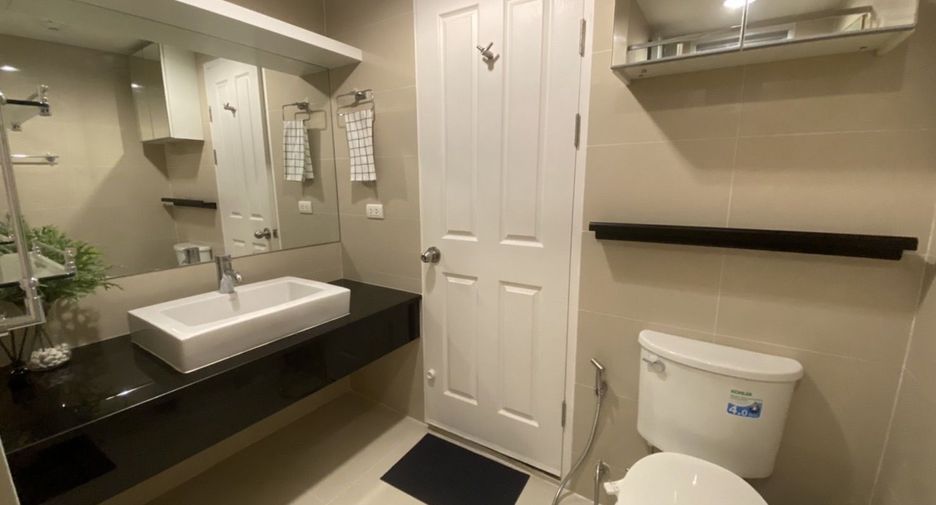 For sale 3 ベッドルーム condo in Huai Khwang, Bangkok