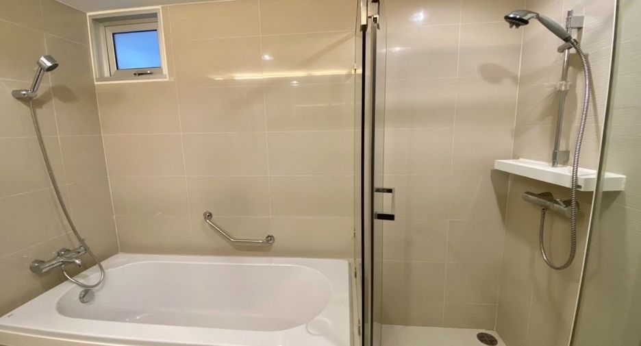 For sale 3 ベッドルーム condo in Huai Khwang, Bangkok