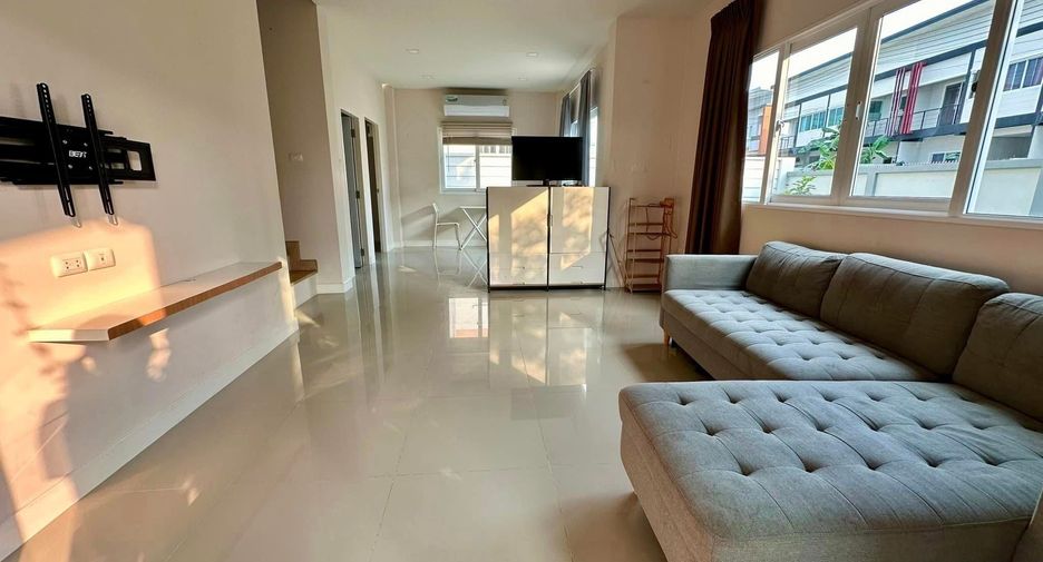 For sale 3 bedrooms house in Sattahip, Chonburi