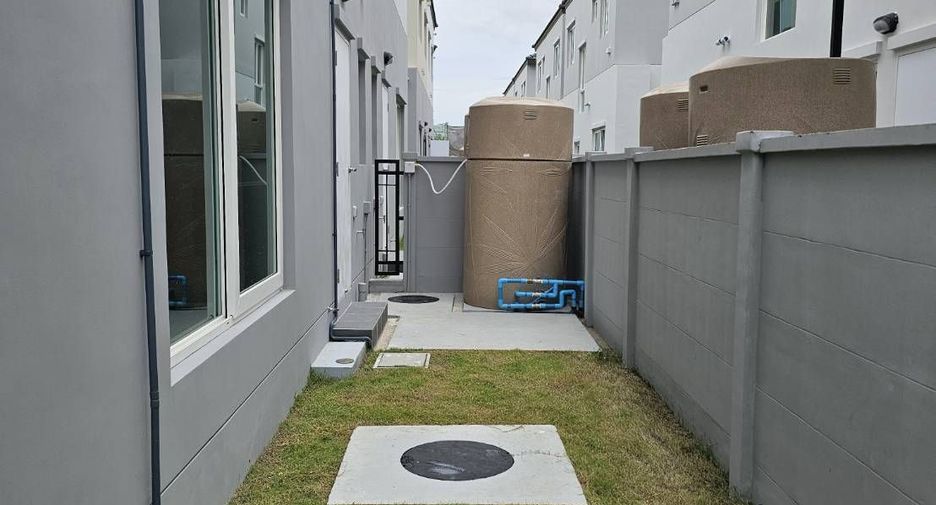 Casa en alquiler de 3 habitaciones en Bang Phli, Samut Prakan