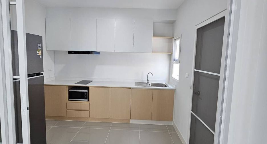 Casa en alquiler de 3 habitaciones en Bang Phli, Samut Prakan