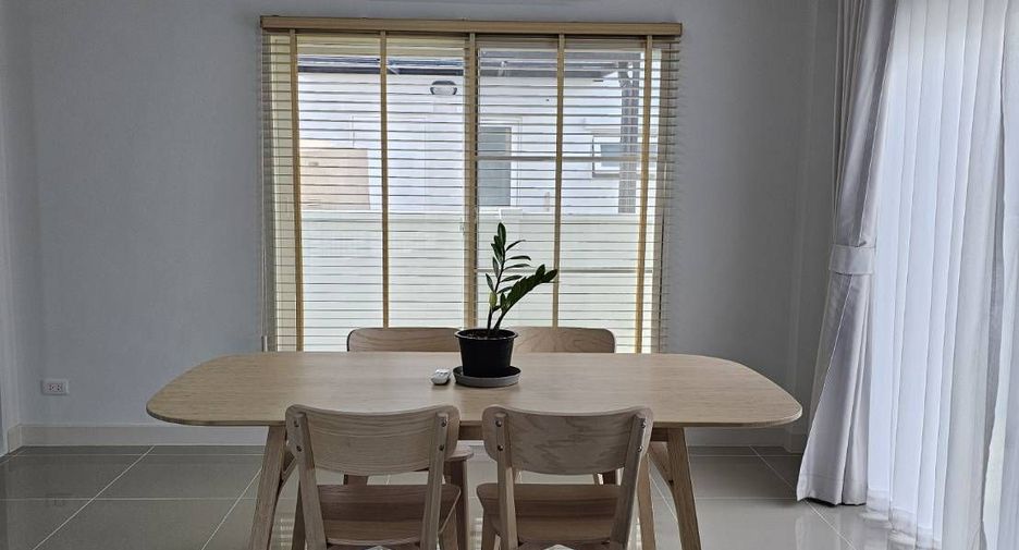 Casa en alquiler de 3 habitaciones en Bang Phli, Samut Prakan
