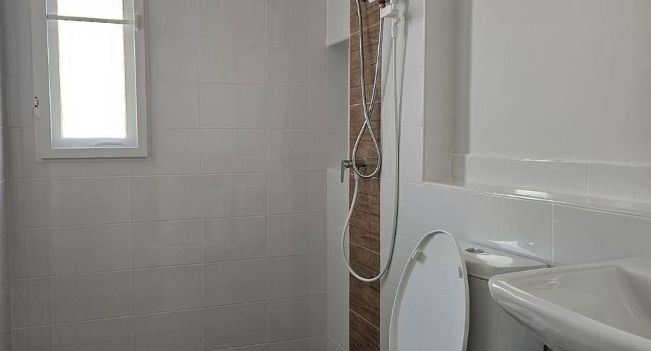 Casa en alquiler de 3 habitaciones en Bang Phli, Samut Prakan