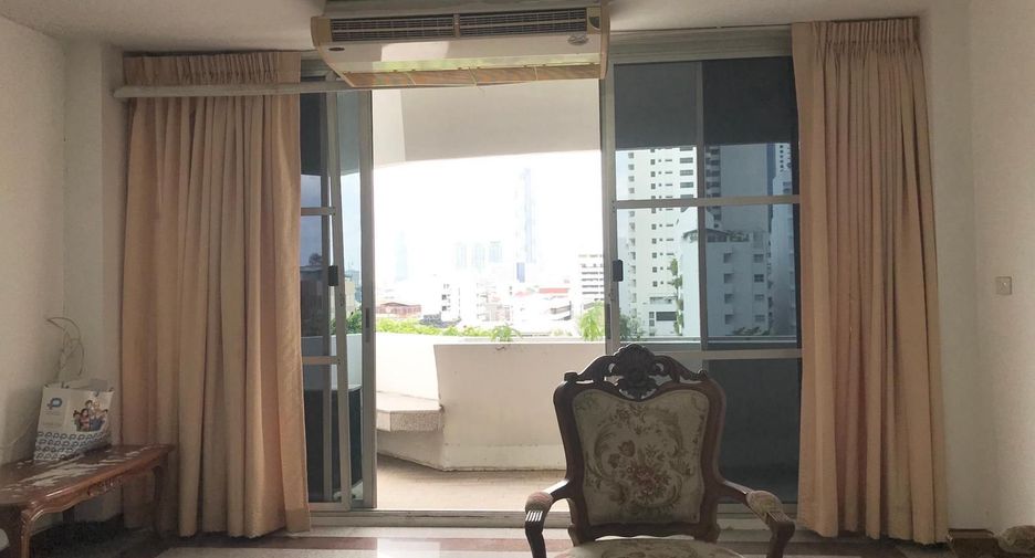 For rent 3 bedrooms condo in Sathon, Bangkok