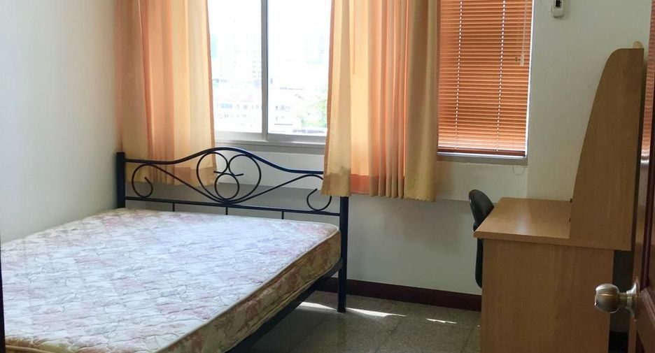 For rent 3 bedrooms condo in Sathon, Bangkok