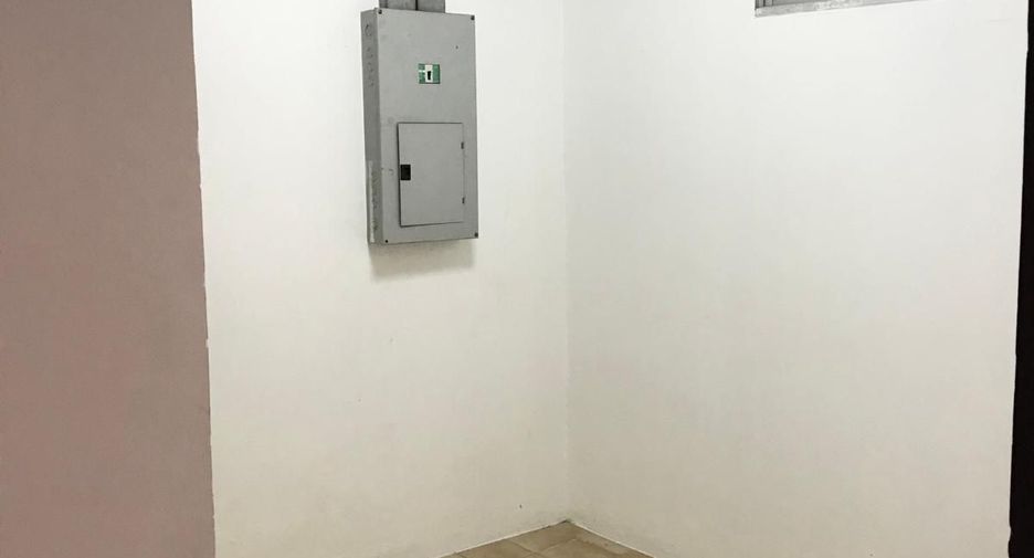 For rent 3 bedrooms condo in Sathon, Bangkok