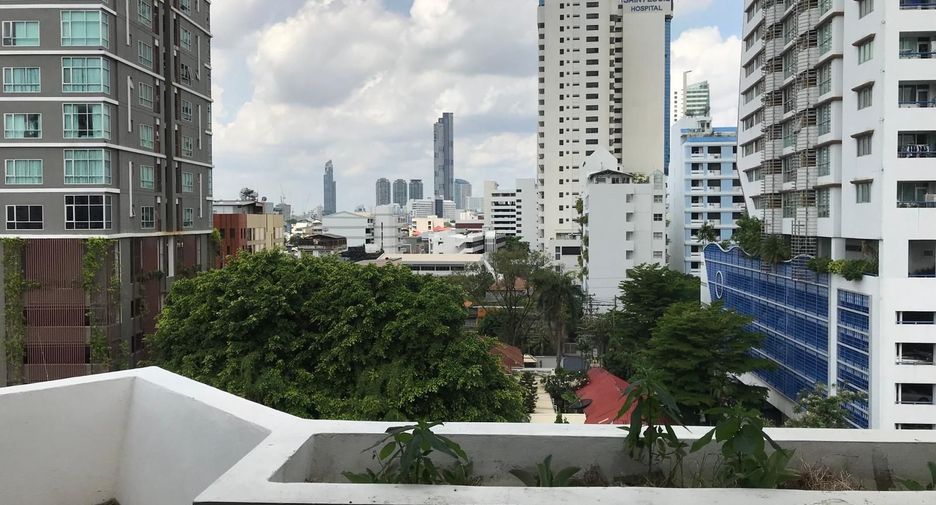 For rent 3 bedrooms condo in Sathon, Bangkok
