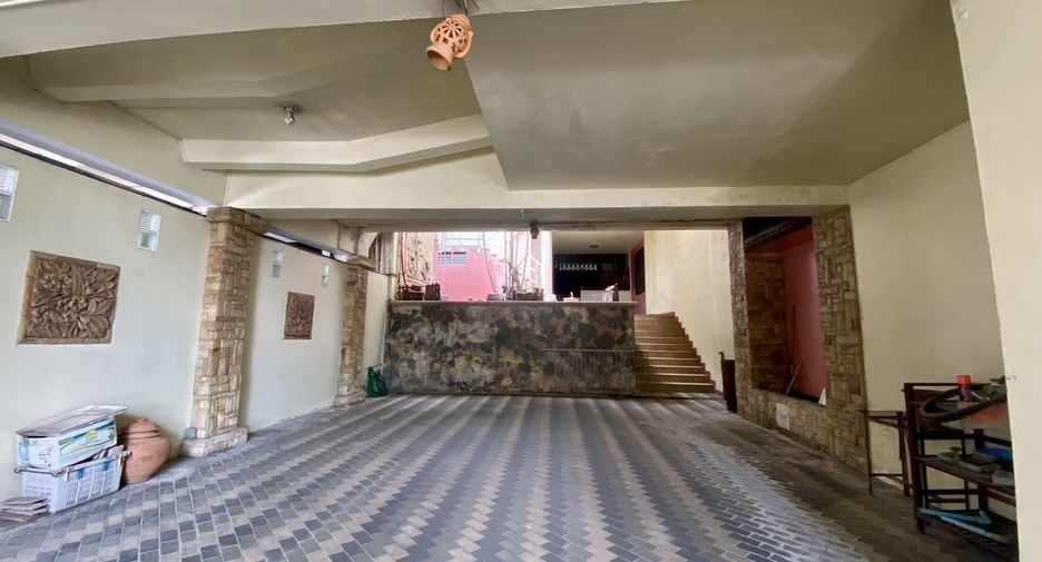 For sale 6 bedrooms townhouse in Bang Lamung, Chonburi