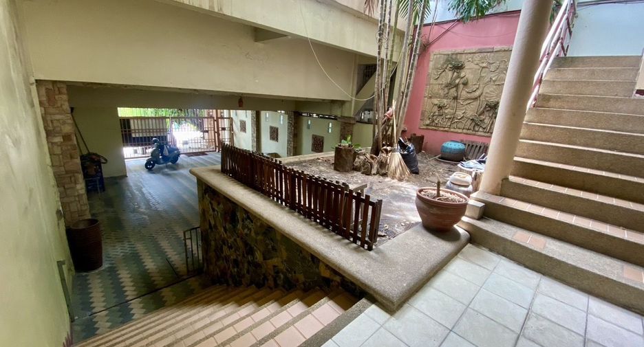 For sale 6 bedrooms townhouse in Bang Lamung, Chonburi