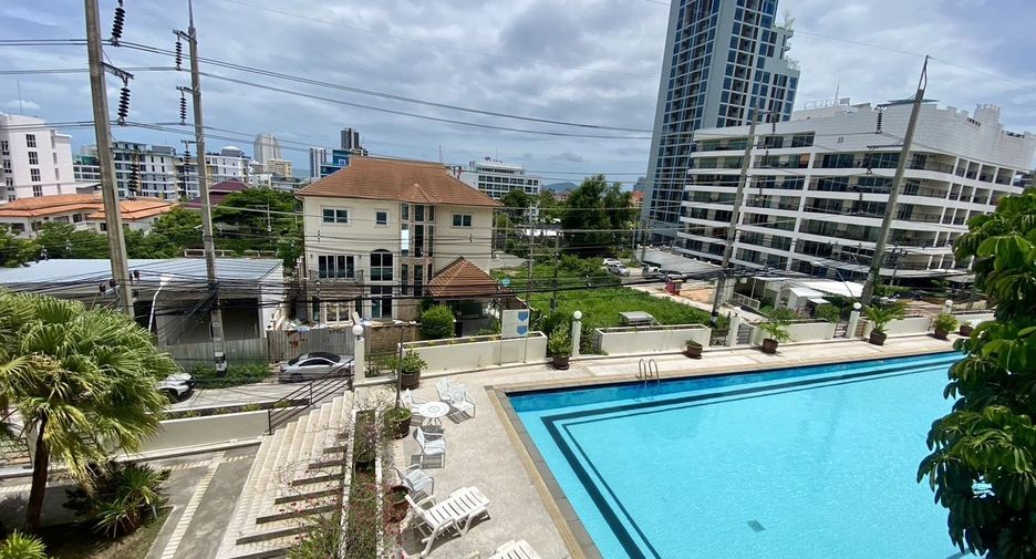 For sale 6 bedrooms townhouse in Bang Lamung, Chonburi