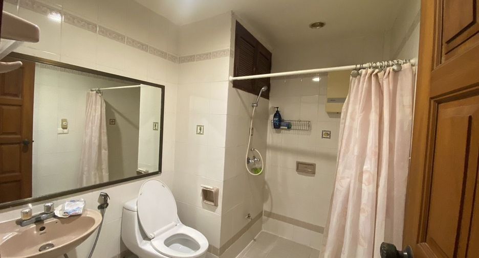 For sale 6 bedrooms townhouse in Bang Lamung, Chonburi