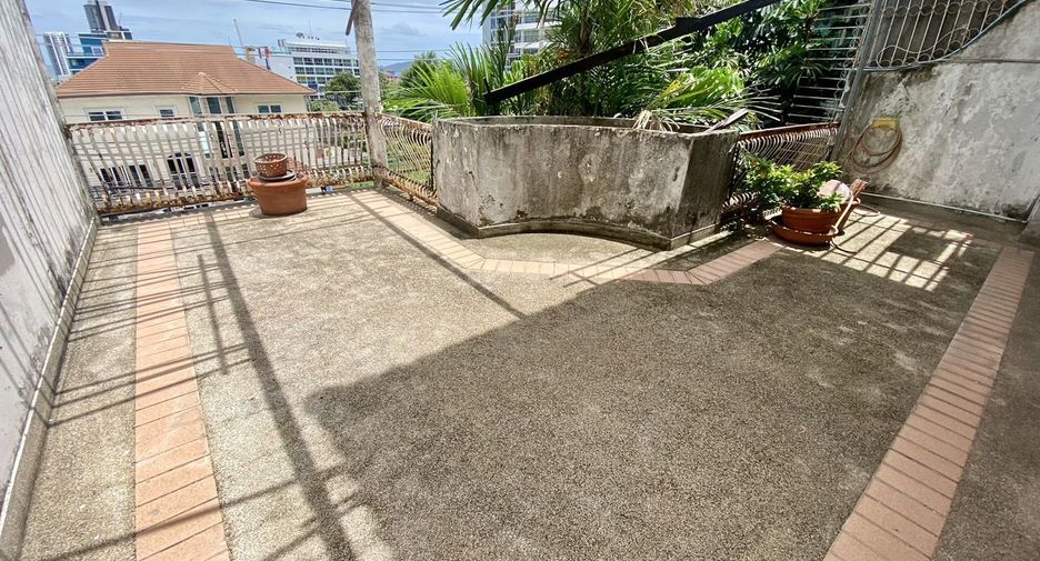 For sale 6 bedrooms townhouse in Bang Lamung, Chonburi