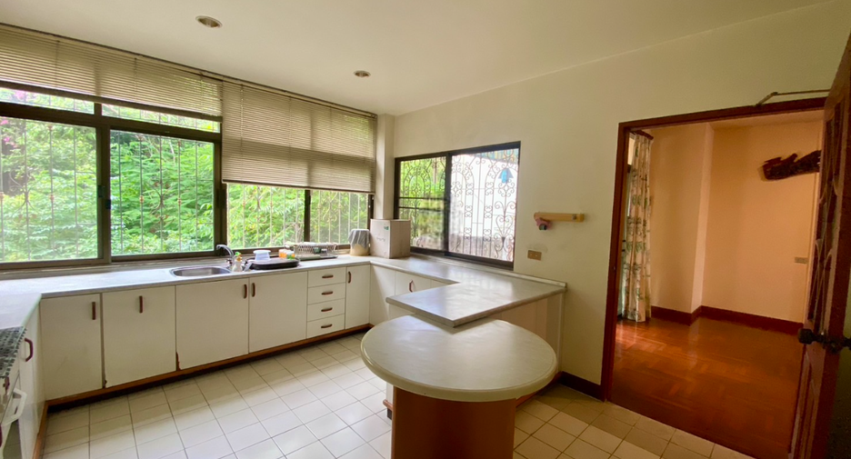 For sale 6 bedrooms townhouse in Bang Lamung, Chonburi