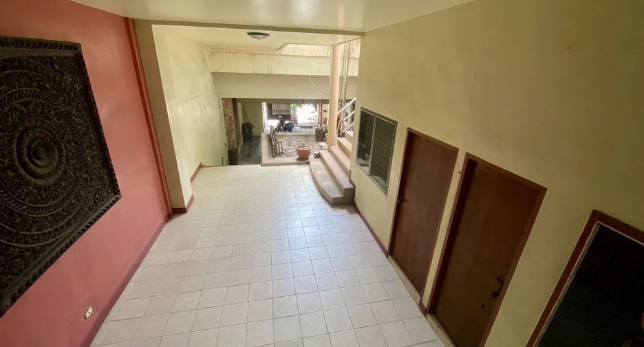 For sale 6 bedrooms townhouse in Bang Lamung, Chonburi