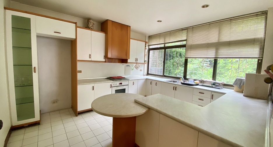 For sale 6 bedrooms townhouse in Bang Lamung, Chonburi