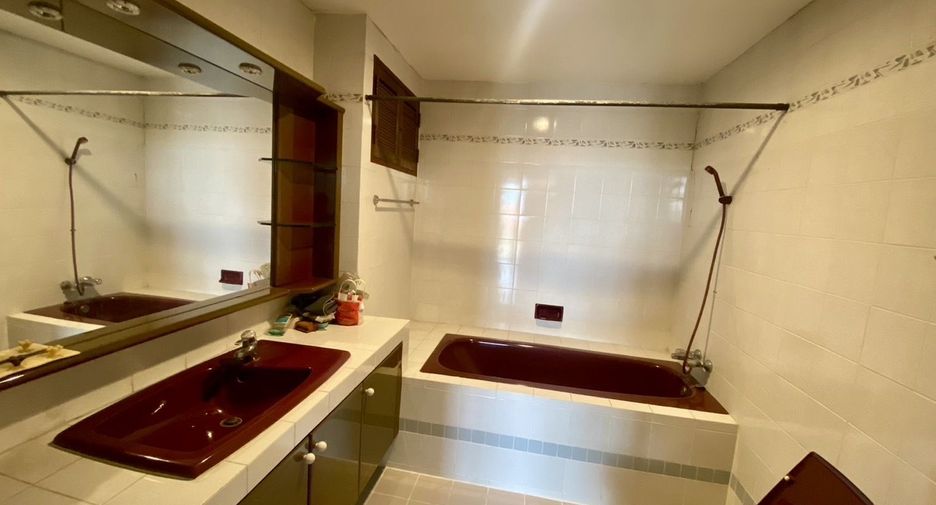 For sale 6 bedrooms townhouse in Bang Lamung, Chonburi