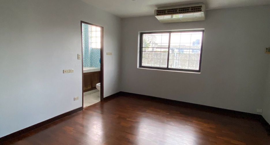 For rent 5 bedrooms office in Phra Khanong, Bangkok