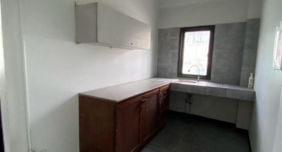 For rent 5 bedrooms office in Phra Khanong, Bangkok