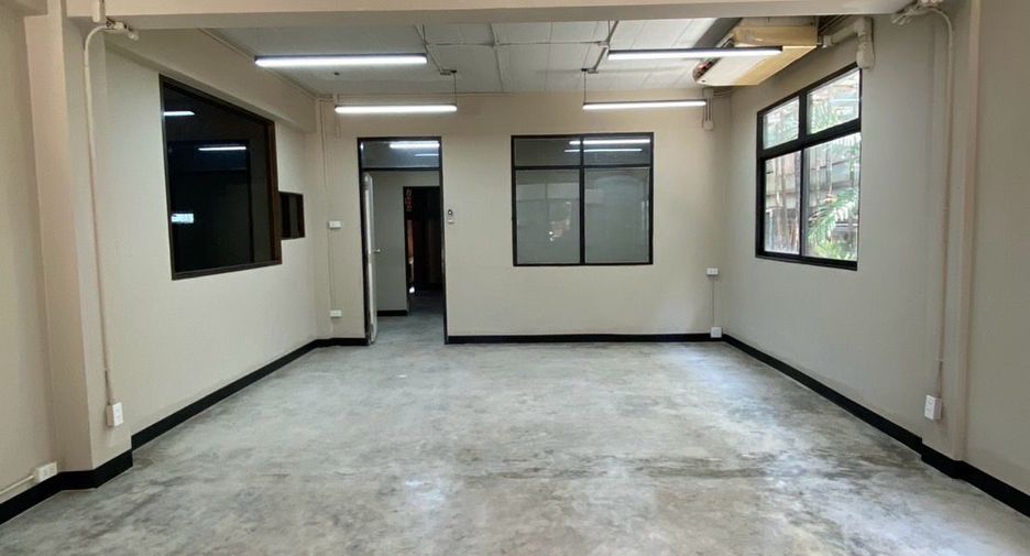 For rent 5 bedrooms office in Phra Khanong, Bangkok