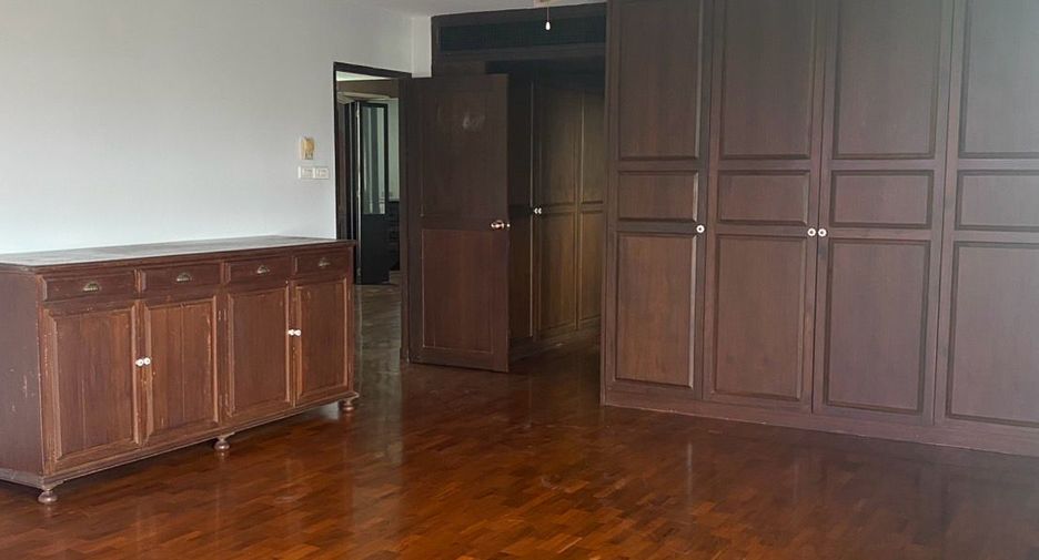 For rent 5 bedrooms office in Phra Khanong, Bangkok