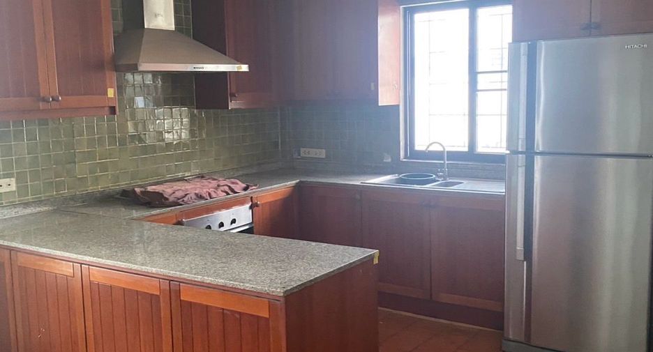 For rent 5 bedrooms office in Phra Khanong, Bangkok