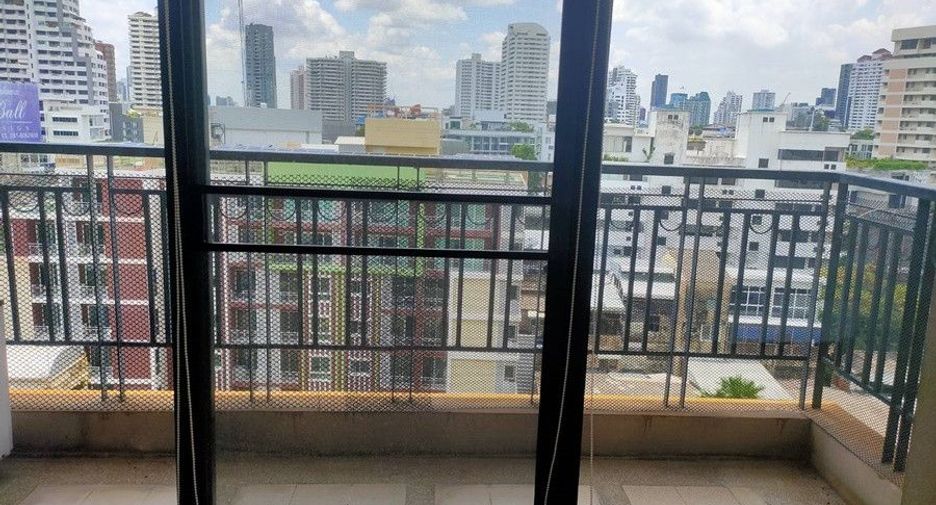 For rent 3 bedrooms condo in Khlong Toei, Bangkok