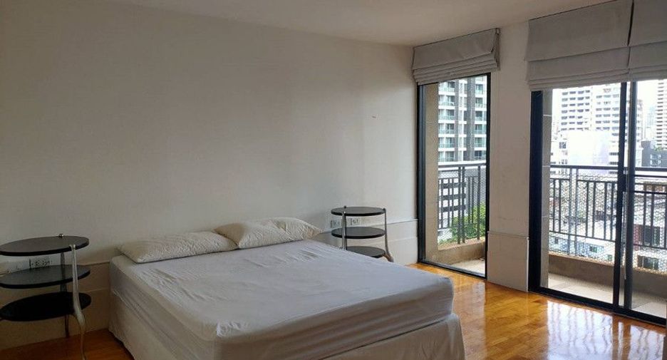 For rent 3 bedrooms condo in Khlong Toei, Bangkok