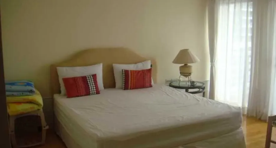 For rent 3 bedrooms condo in Khlong Toei, Bangkok