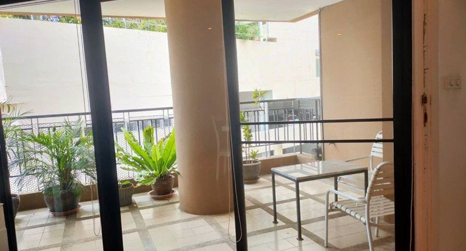 For rent 3 bedrooms condo in Khlong Toei, Bangkok