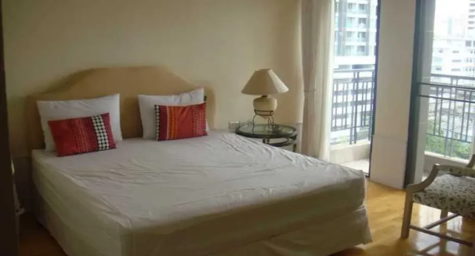 For rent 3 bedrooms condo in Khlong Toei, Bangkok