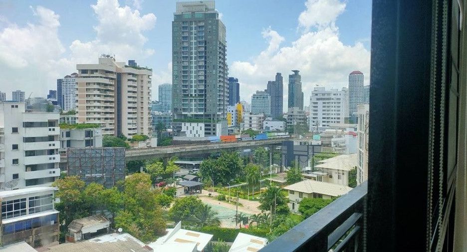 For rent 3 bedrooms condo in Khlong Toei, Bangkok