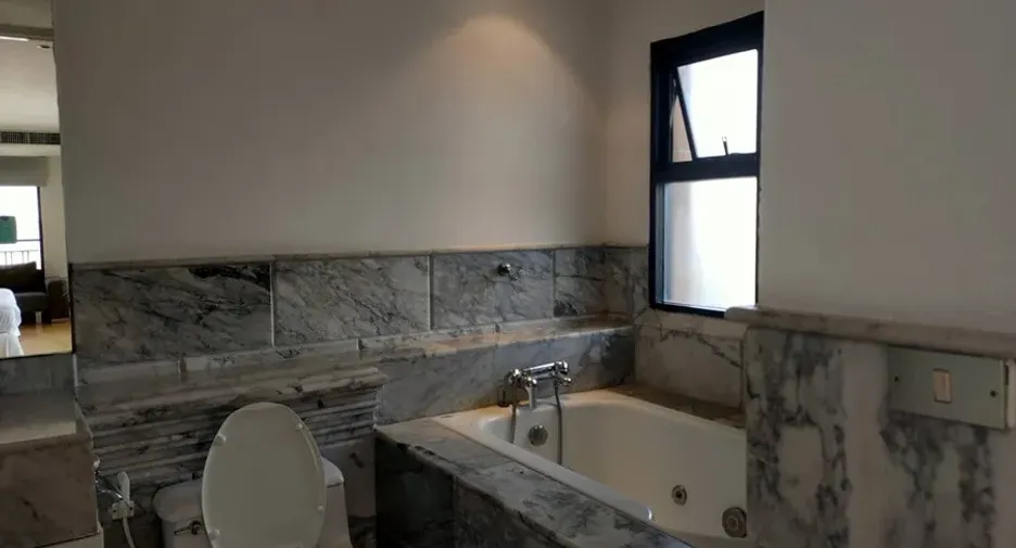 For rent 3 bedrooms condo in Khlong Toei, Bangkok